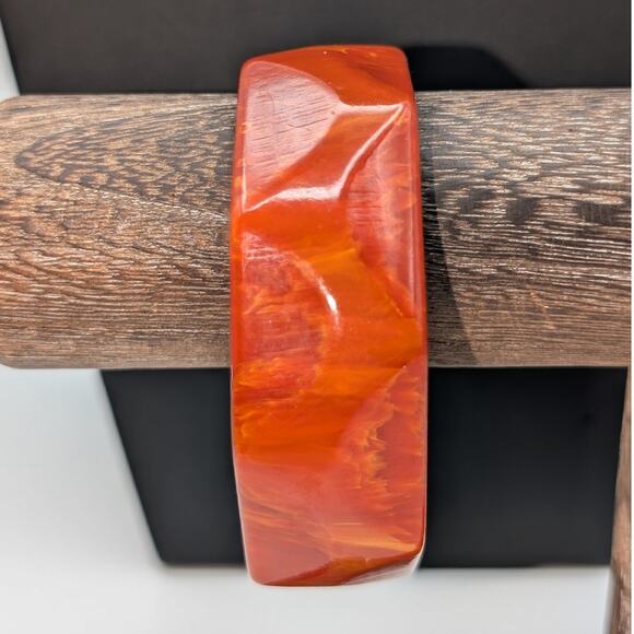 Vintage 30s Orange Marmalade Marble Bakelite Triangular Faceted Bangle Bracelet - Picture 1 of 8